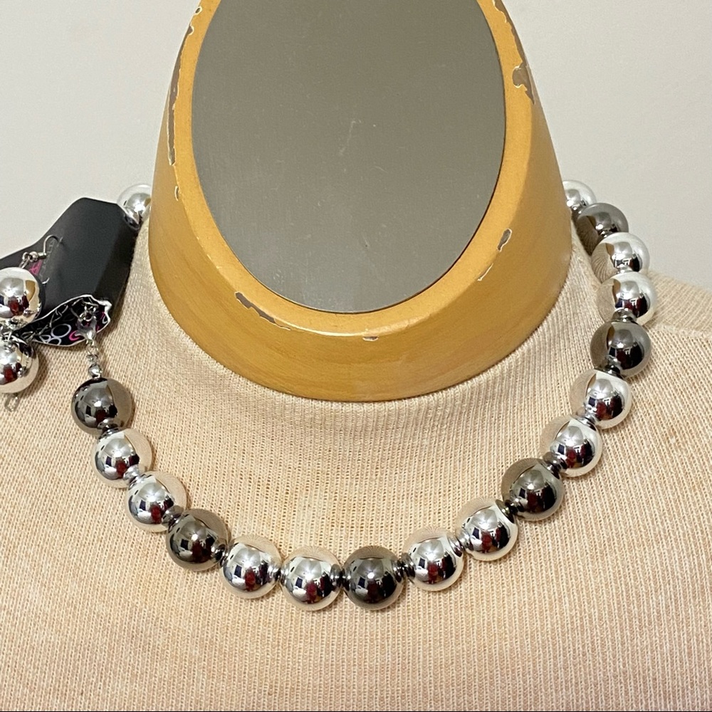 Paparazzi Silvertone Large Bead Necklace and Earring Set - Picture 1 of 6